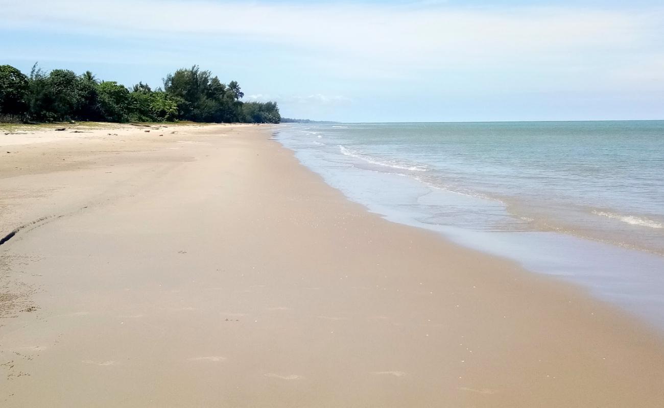 Photo de Bakam Beach avec sable beige de surface