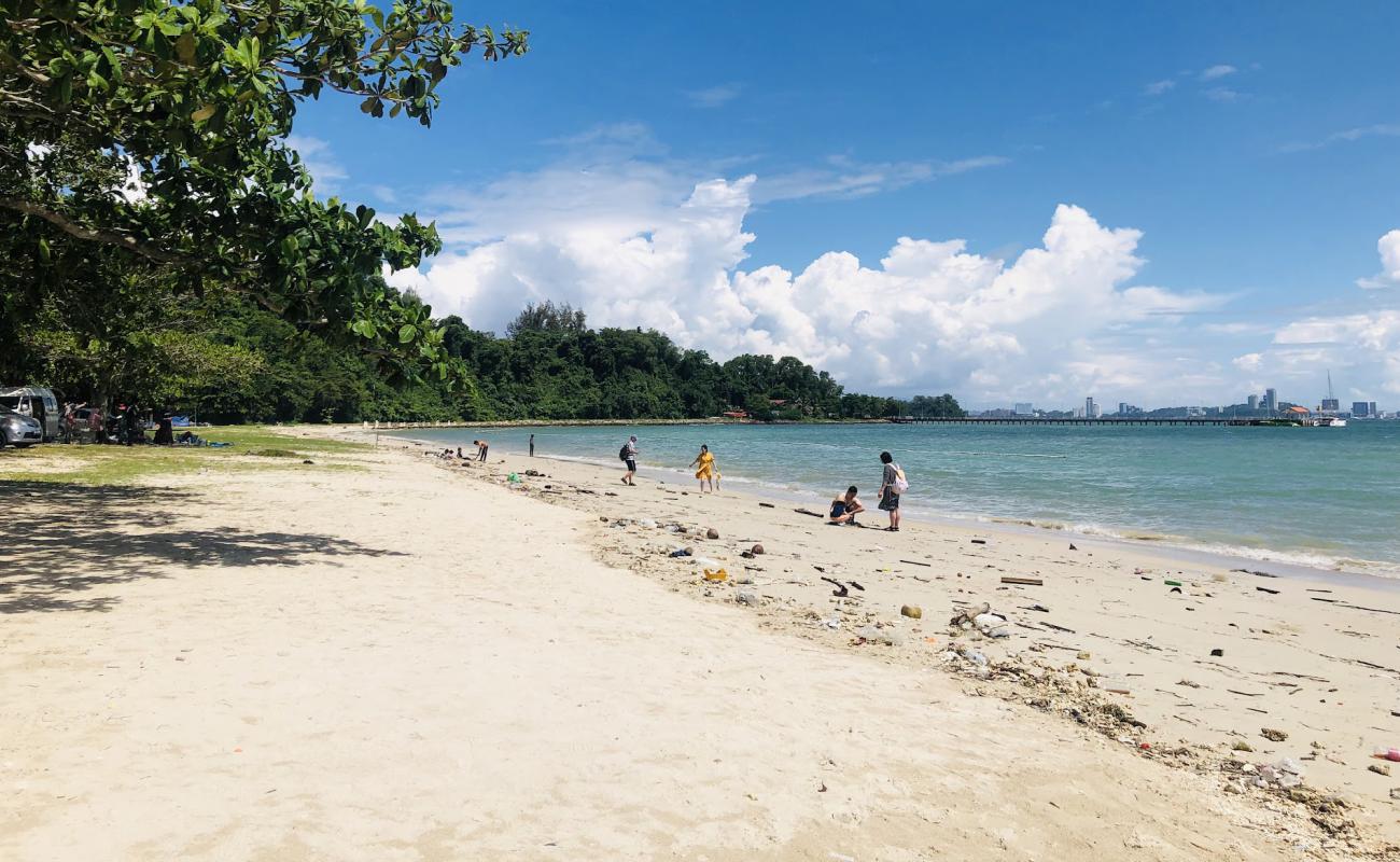 Photo de University Malaysia beach avec sable lumineux de surface