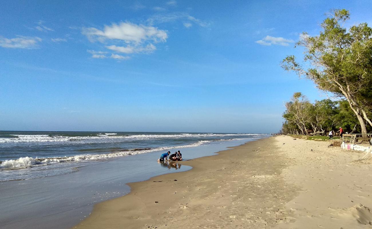 Photo de Shabandar Beach avec sable beige de surface