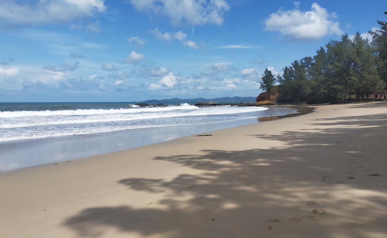 Photo de Tindakon Dazang Beach avec sable beige de surface