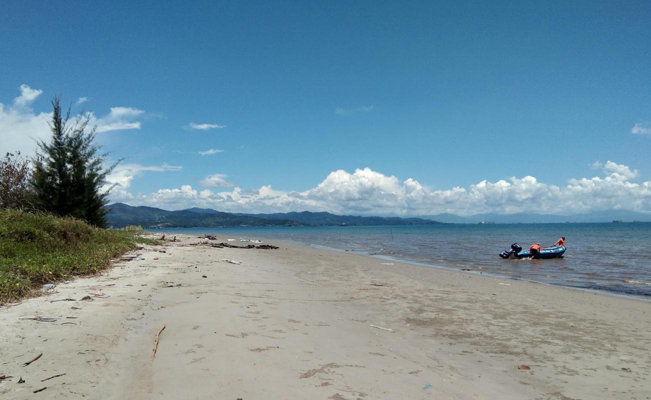 Photo de Torongguh Beach avec sable beige de surface