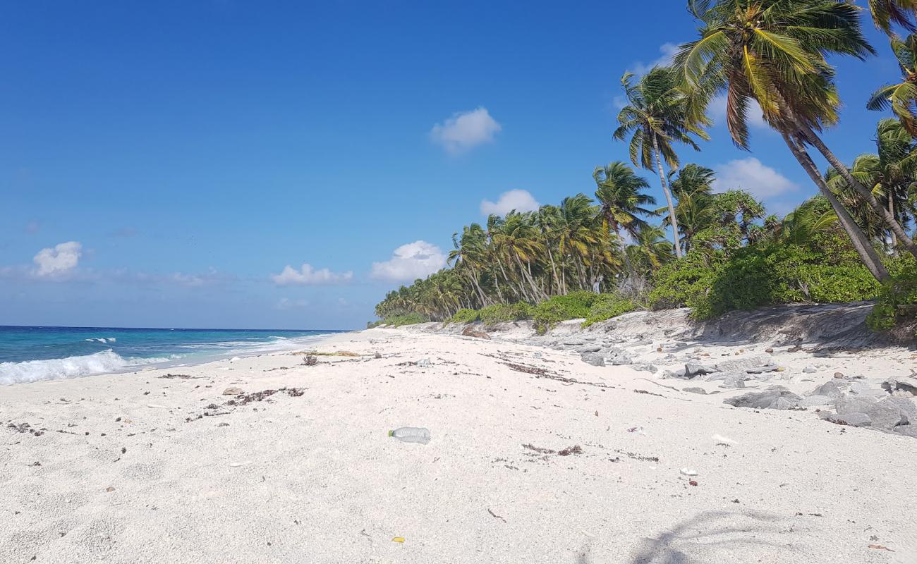 Photo de Geiymiskih Fannu Beach avec sable blanc de surface