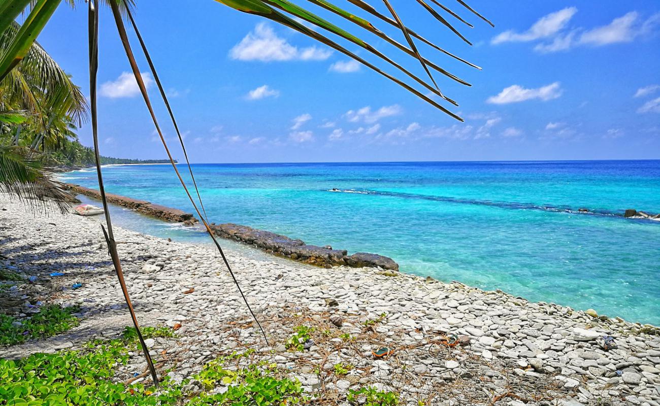 Photo de Rasgefannu Athiri Beach avec galets gris de surface