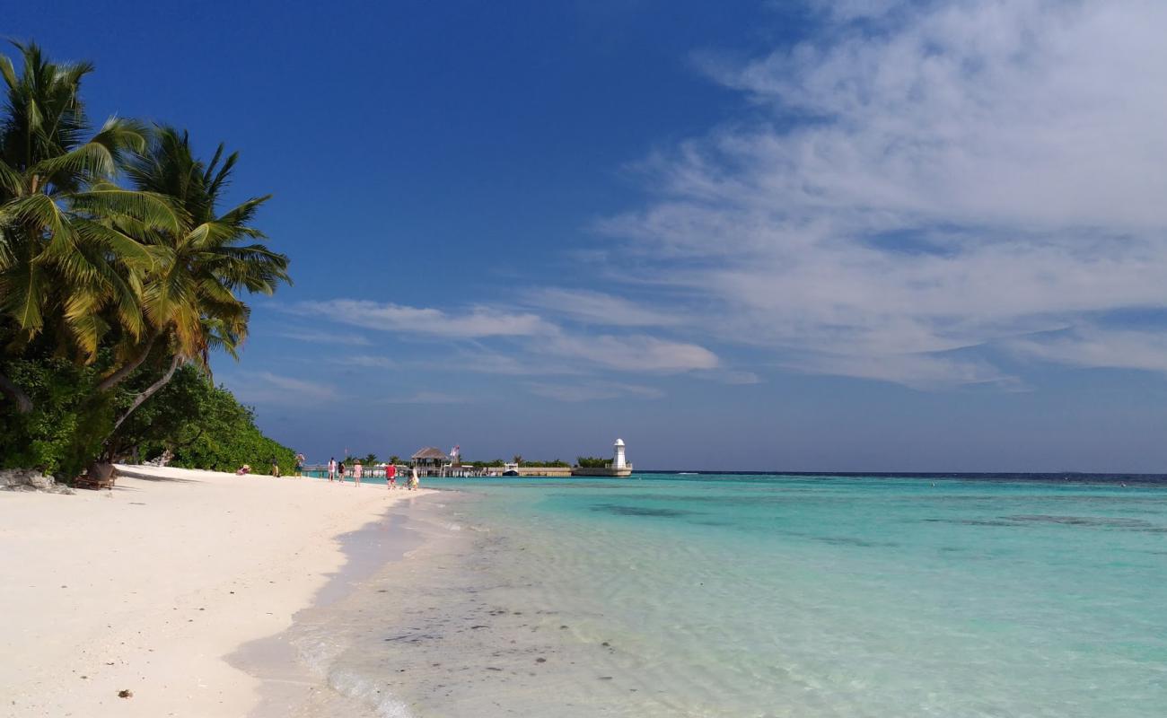 Photo de Maguhdhuvaa Resort Beach avec sable fin blanc de surface