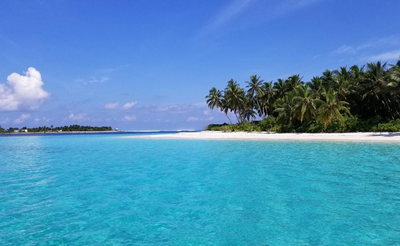 Photo de Gan island Beach avec sable blanc de surface