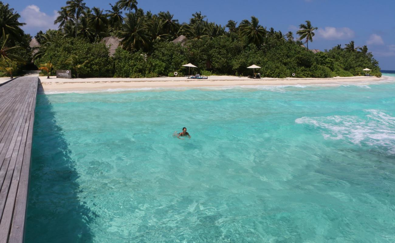 Photo de Konotta Resort Beach avec sable fin blanc de surface
