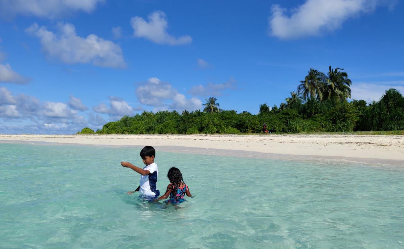 Photo de Hulhimendhoo Beach avec sable fin blanc de surface