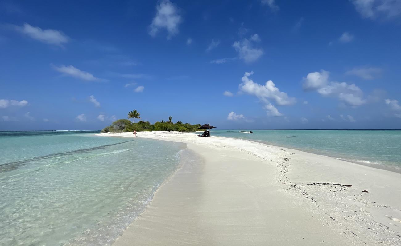 Photo de Munyafushi Beach avec sable fin blanc de surface