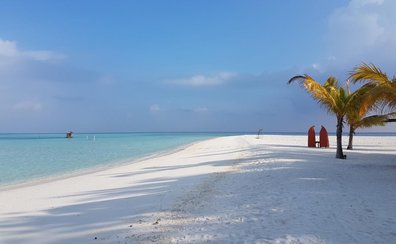 Photo de Furi Beach avec sable fin blanc de surface