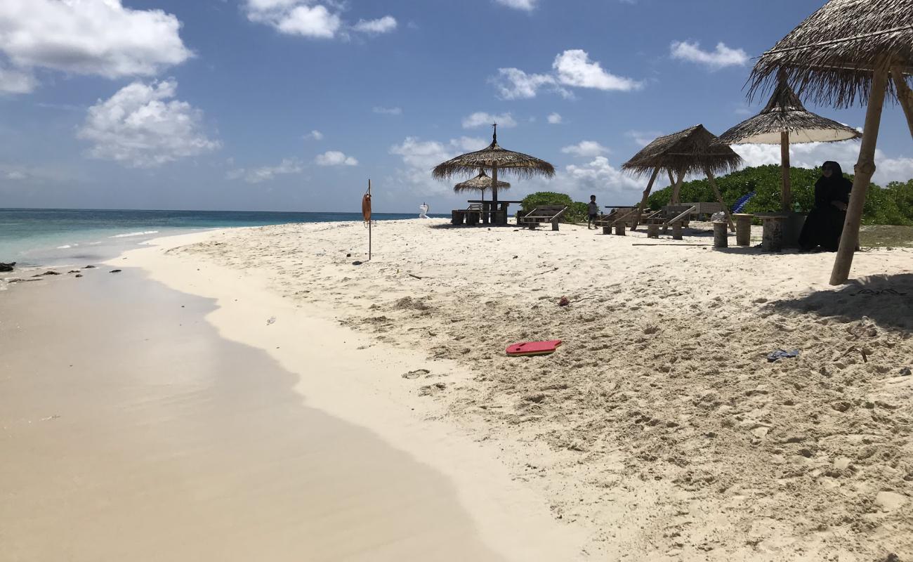 Photo de Hulhudheli Beach avec sable lumineux de surface