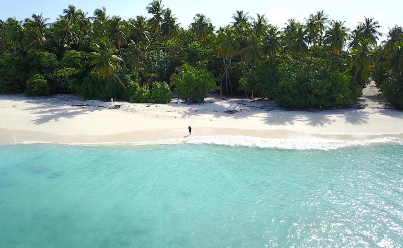 Photo de Rinbudhoo Beach avec sable blanc de surface