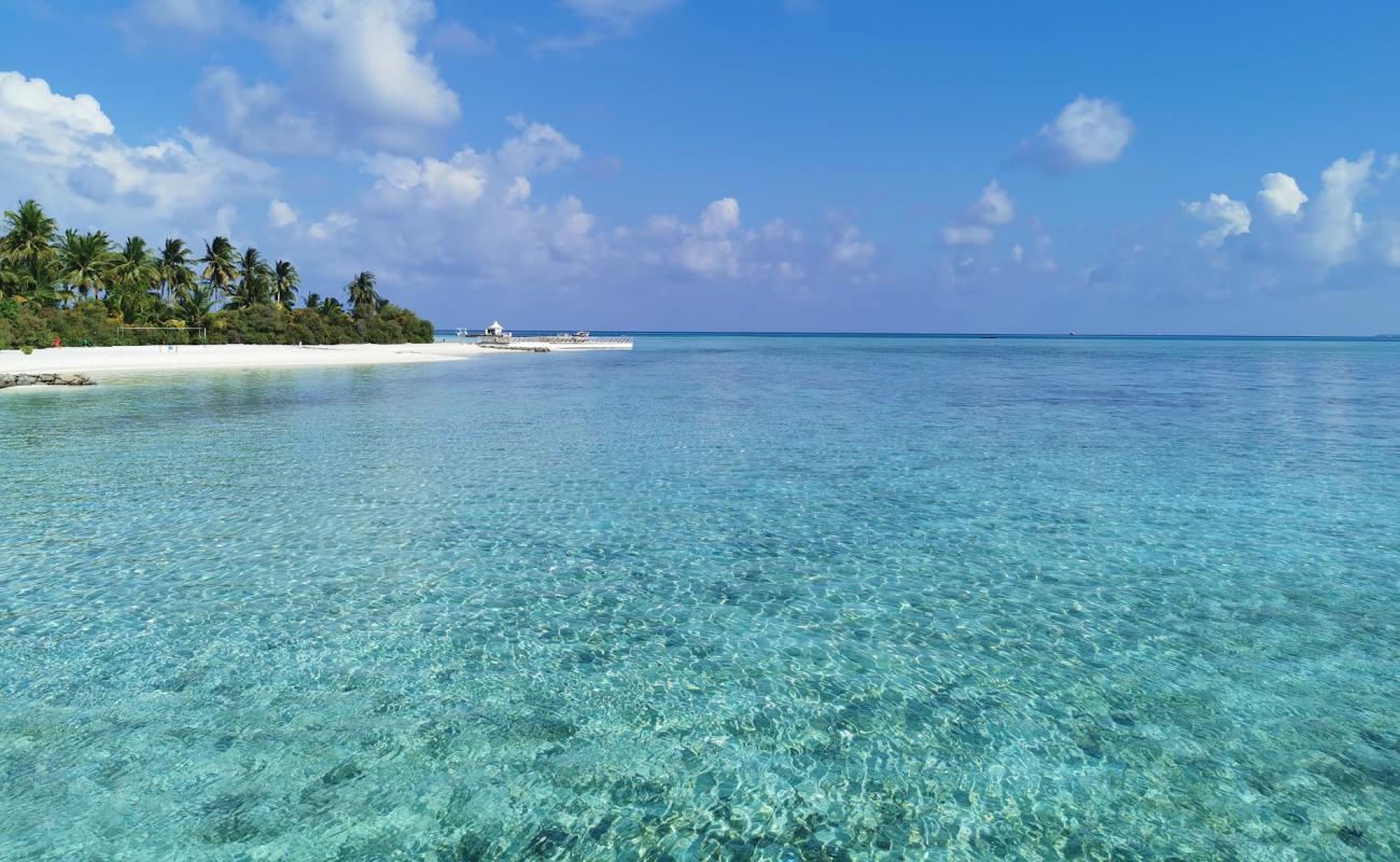 Photo de Hakuraa Resort Beach avec sable fin blanc de surface