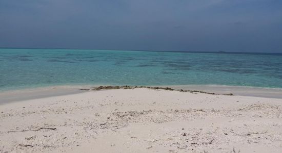 Dhiguvarufinolhu Beach