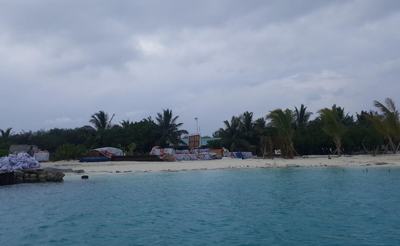 Photo de Kunaavashi Beach avec sable beige de surface