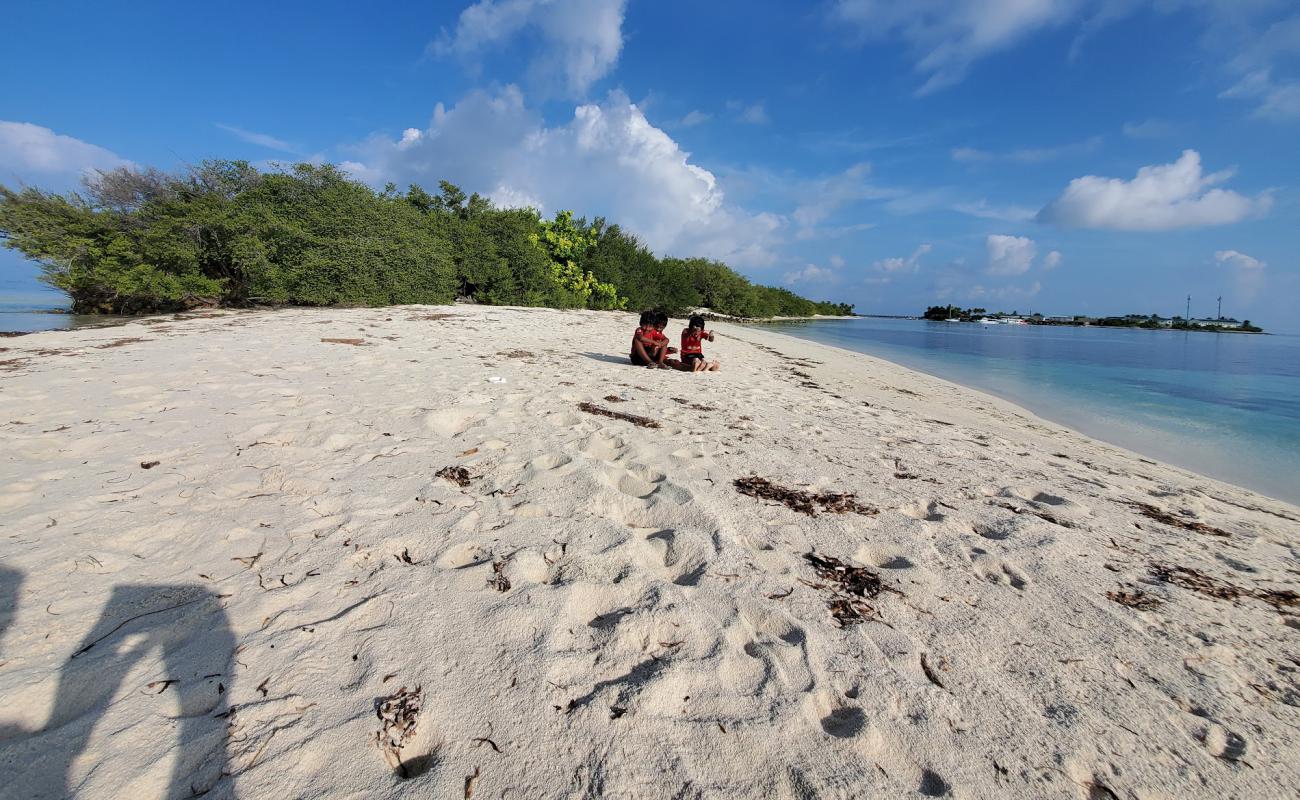 Photo de Kuda Finolhu Beach avec sable fin blanc de surface