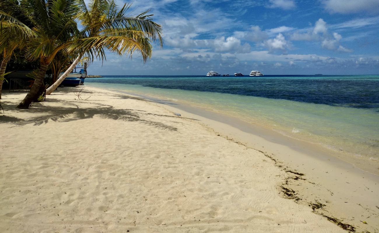 Photo de Naanu Beach II avec sable beige de surface