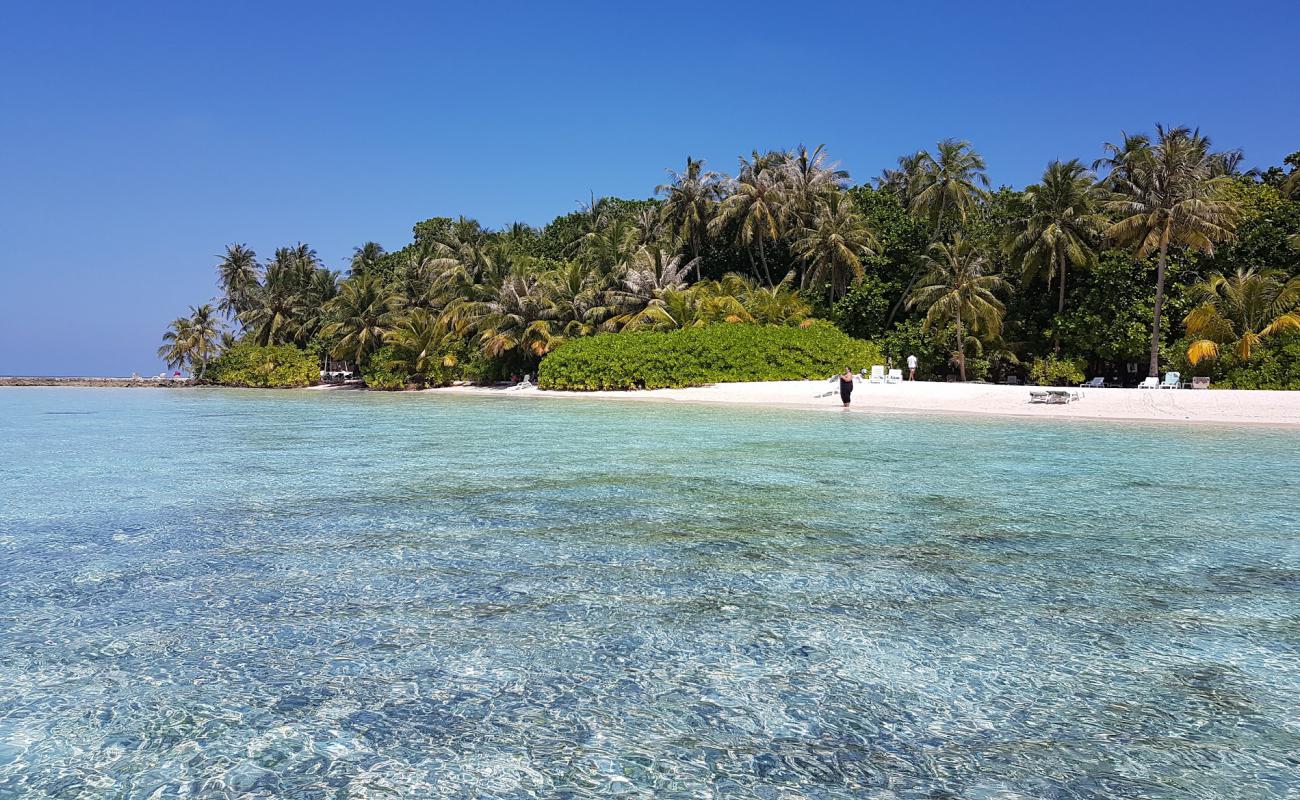 Photo de Biyadhoo Island Resort avec sable blanc de surface