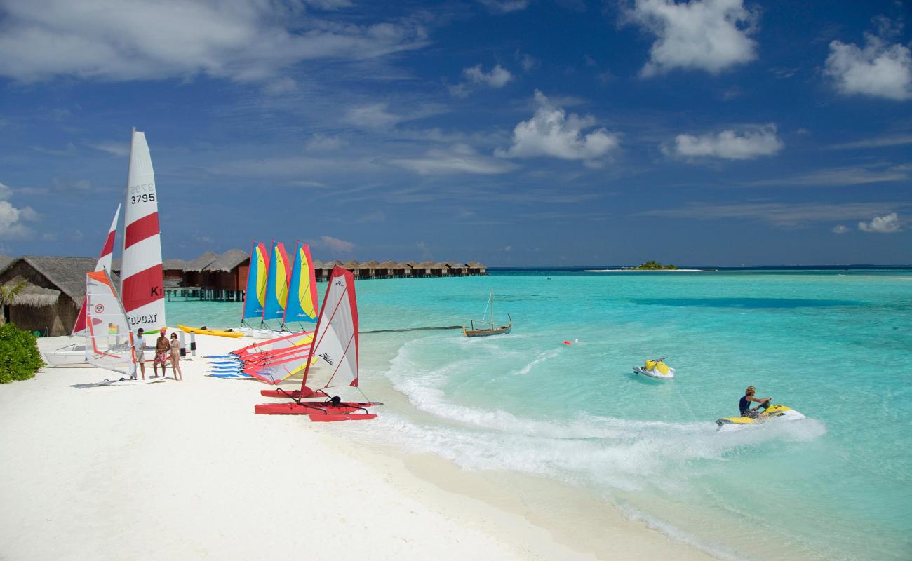 Photo de Anantara Resort Beach avec sable blanc de surface