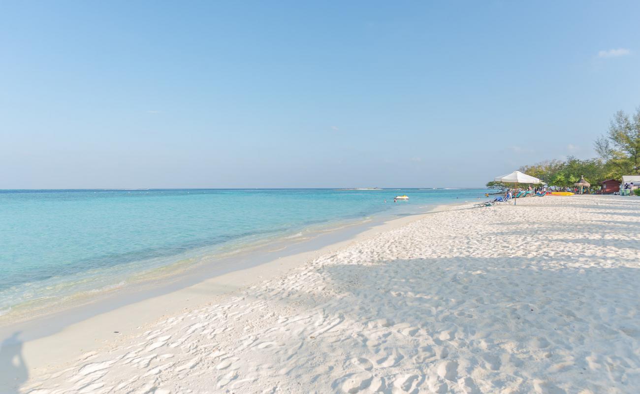 Photo de Gulhi Beach avec sable fin blanc de surface