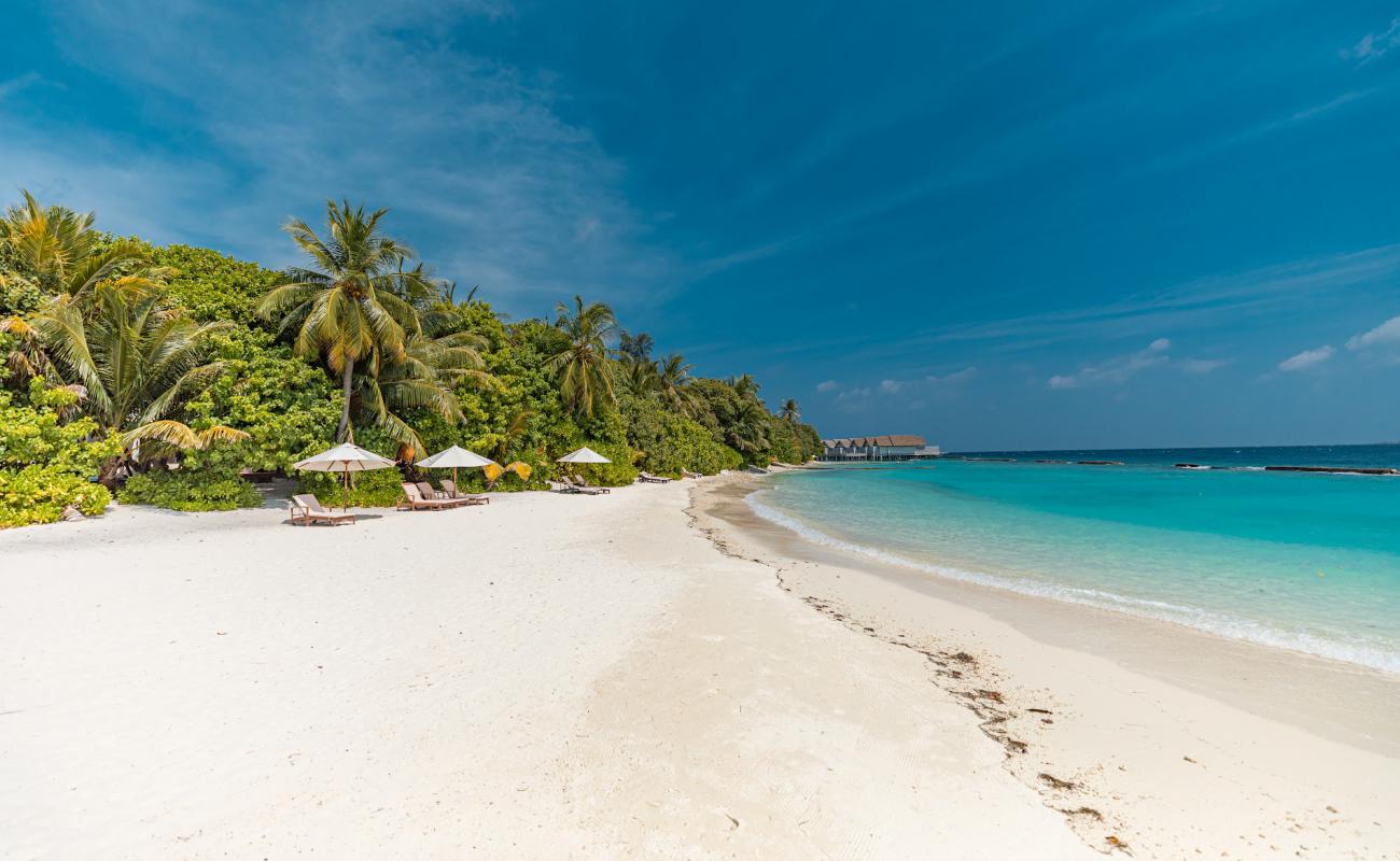 Photo de Amaya Resort Kuda Rah avec sable fin blanc de surface