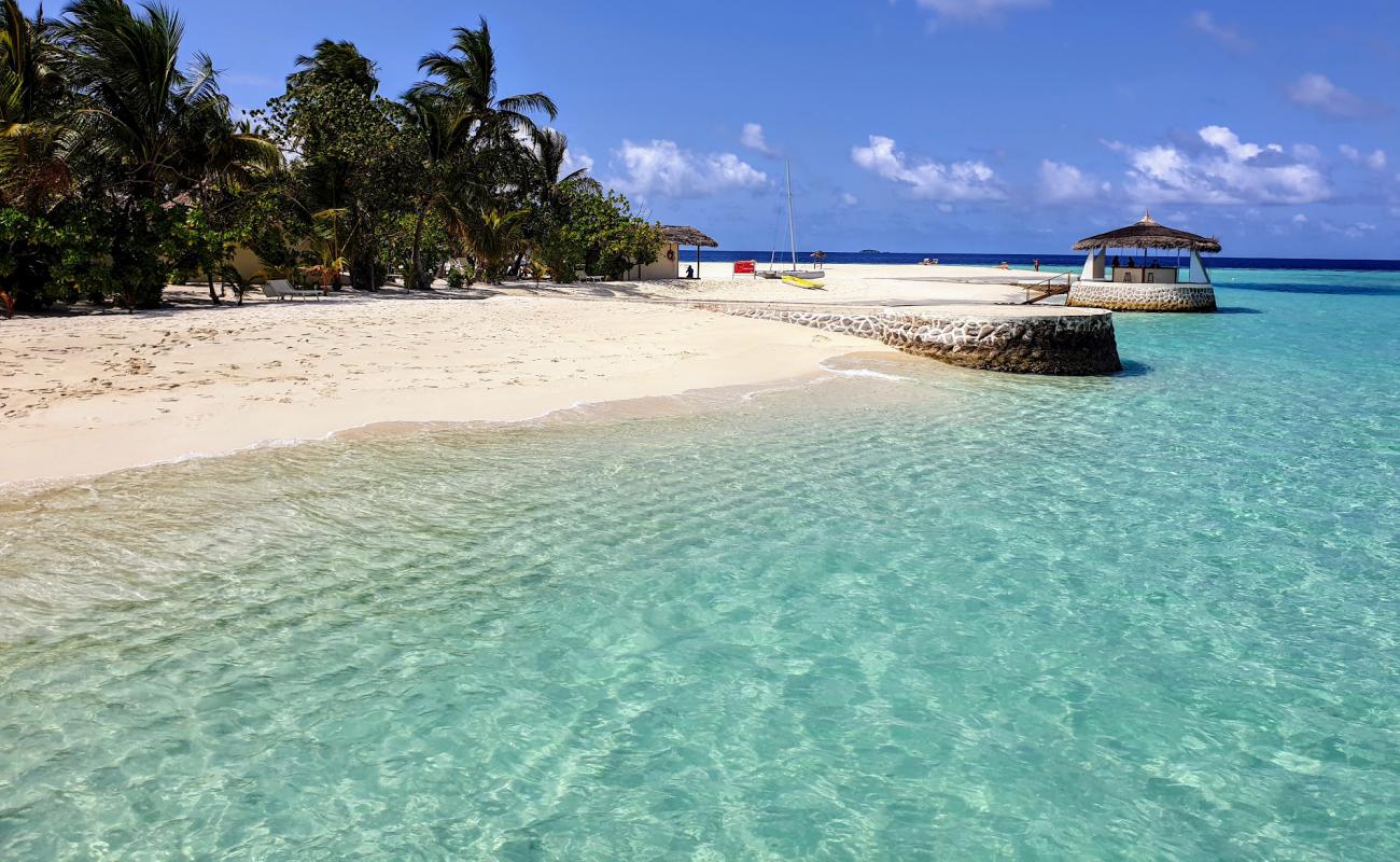 Photo de Maayafushi Island Resort avec sable blanc de surface