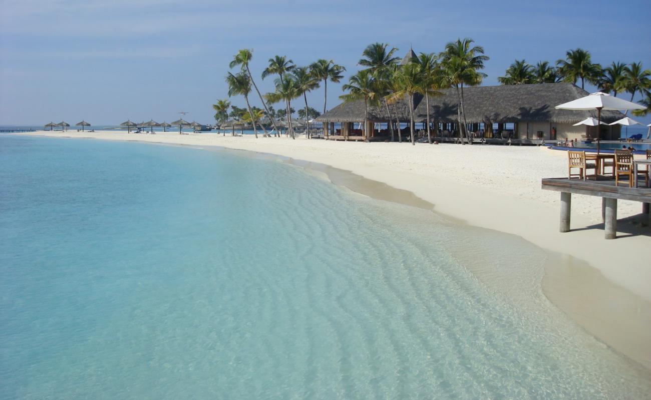 Photo de Veligandu Island Resort avec sable blanc de surface