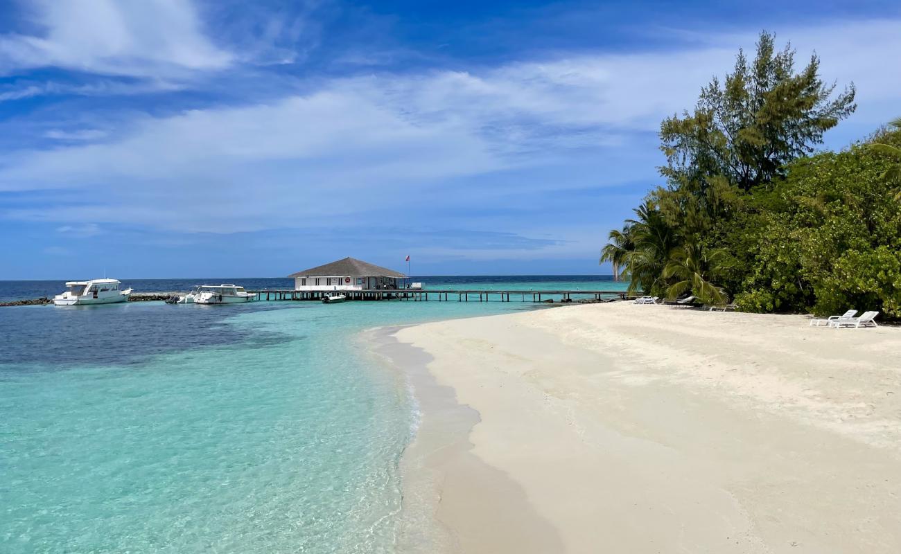 Photo de Eriyadu Island Resort avec sable blanc de surface