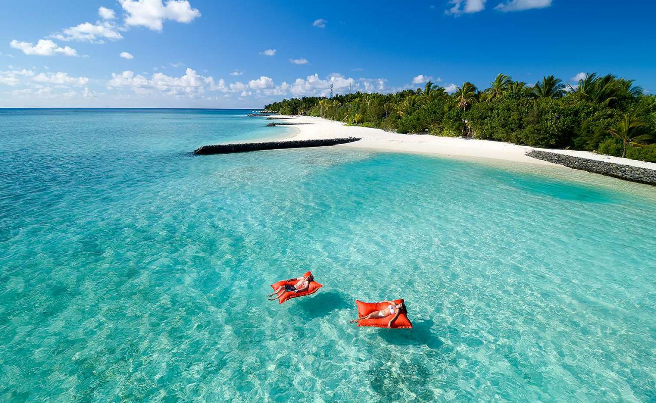 Photo de Summer Resort Island avec sable blanc de surface