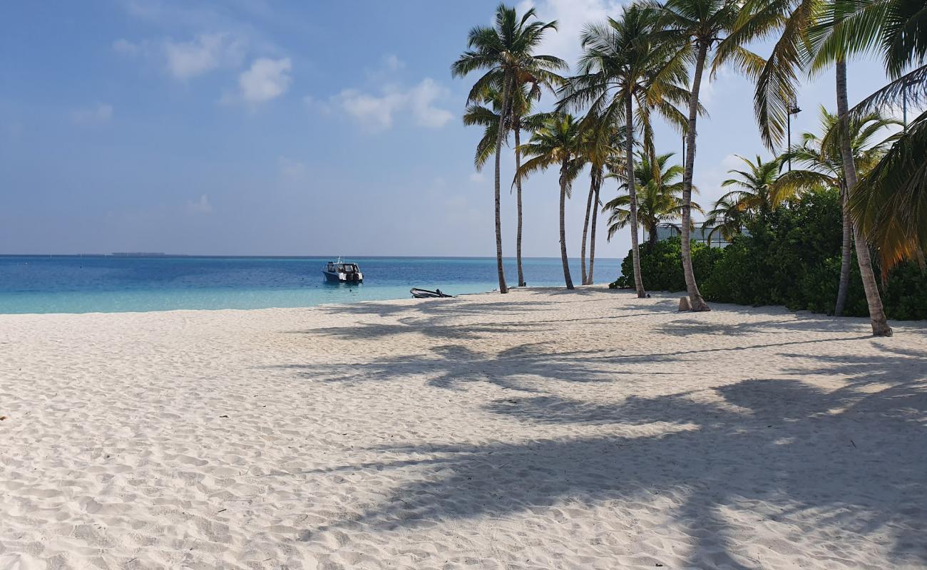 Photo de Huvafen Fushi Resort avec sable blanc de surface