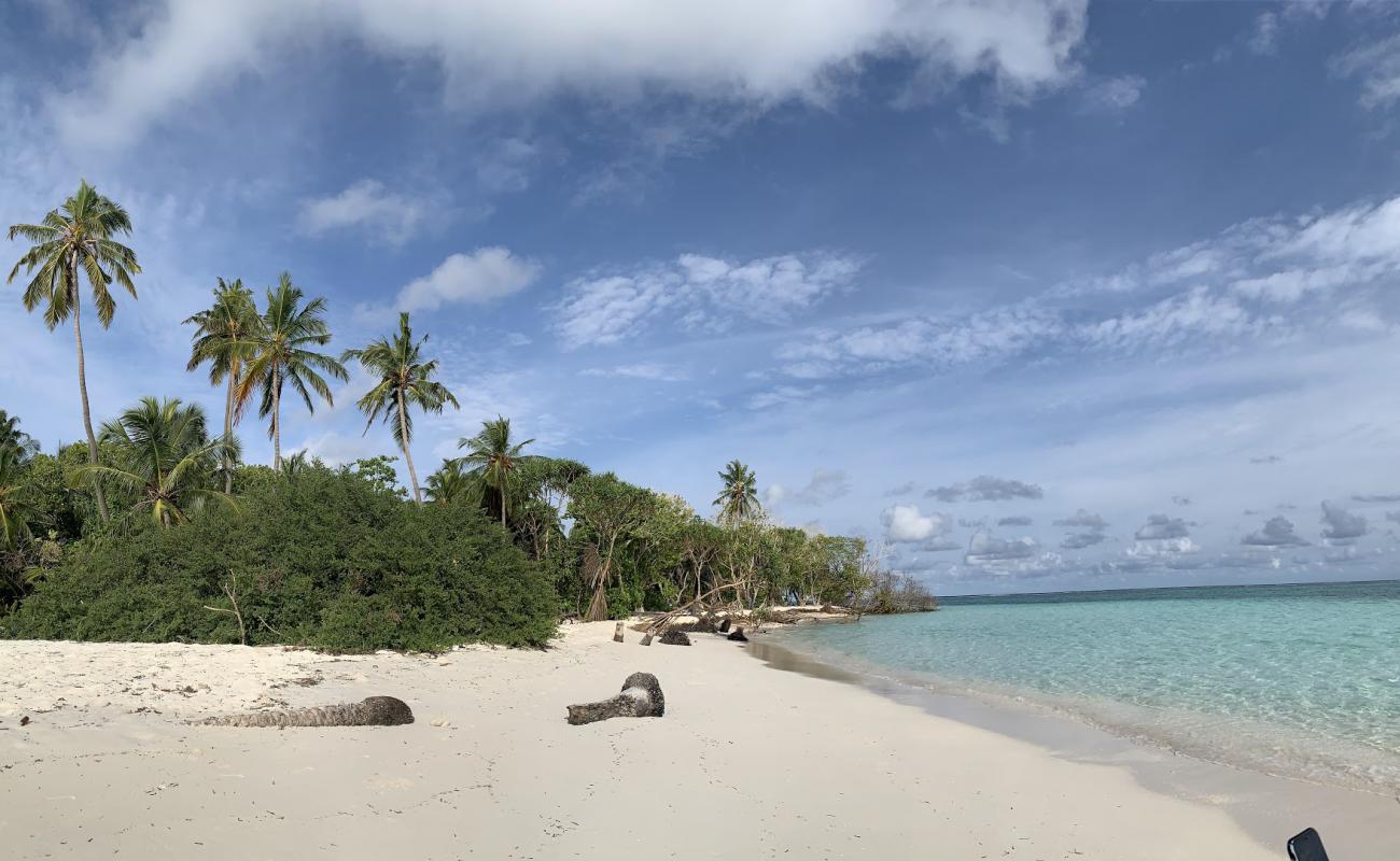 Photo de Goidhoo Beach avec sable beige de surface