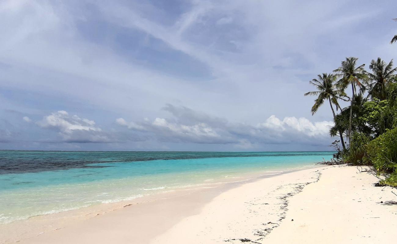 Photo de Fehendhoo Beach avec sable lumineux de surface