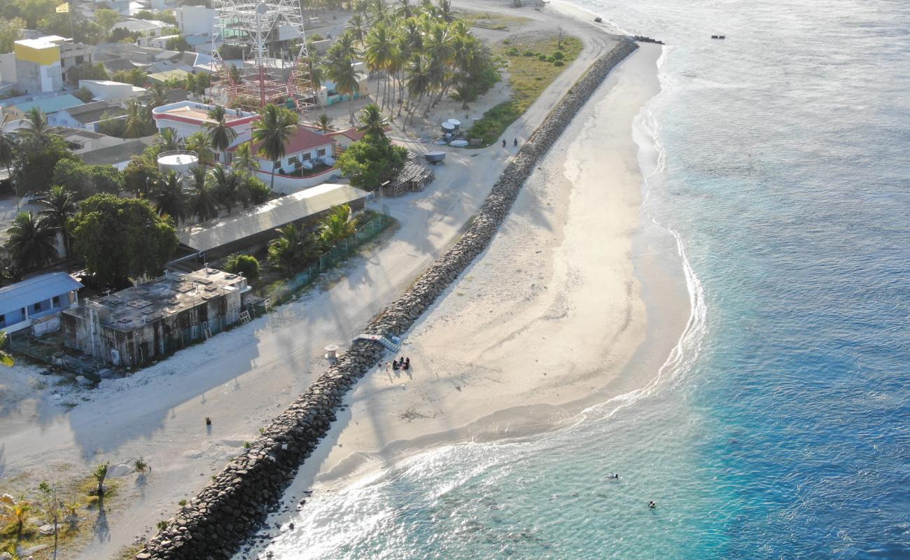 Photo de Eydhafushi Beach avec sable lumineux de surface