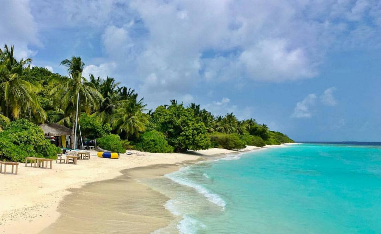 Photo de Plage de l'île Hedufuri avec sable fin blanc de surface