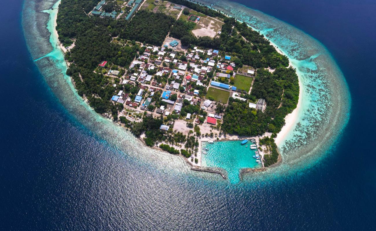 Photo de Miskiyh Magu Beach avec sable blanc de surface