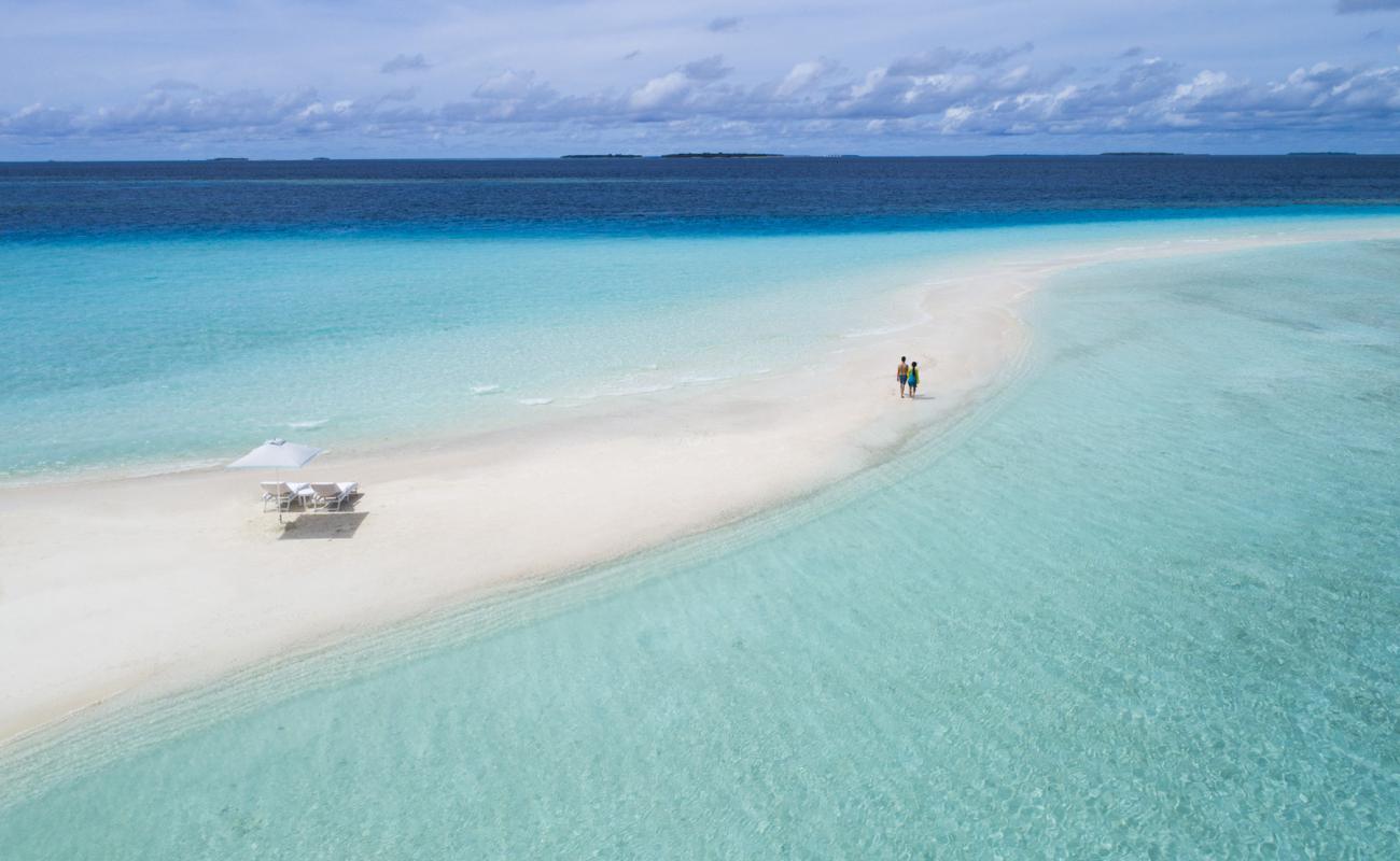 Photo de Plage de l'île Landaagiraavaru avec sable blanc de surface