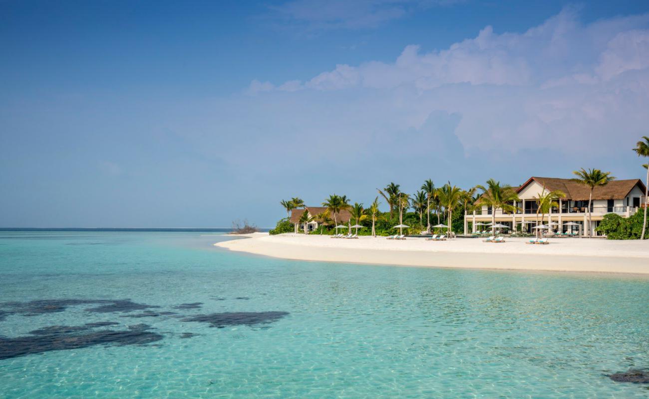 Photo de Plage de l'île de Voavah avec sable fin blanc de surface