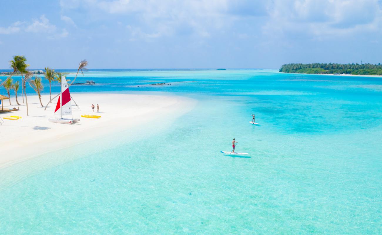 Photo de Plage de l'île Innahuraa avec sable blanc de surface