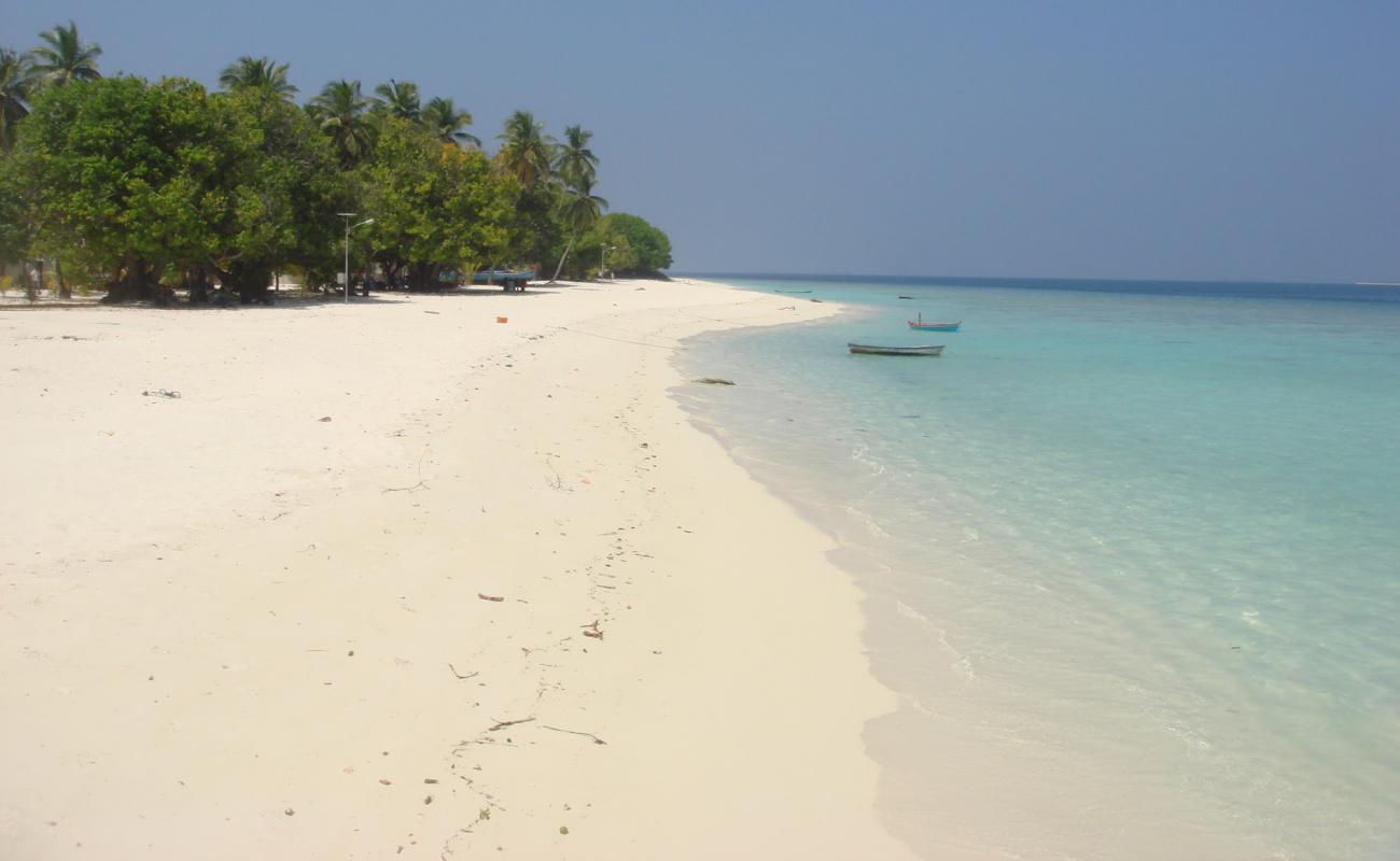 Photo de Fainu Island Beach avec sable blanc de surface