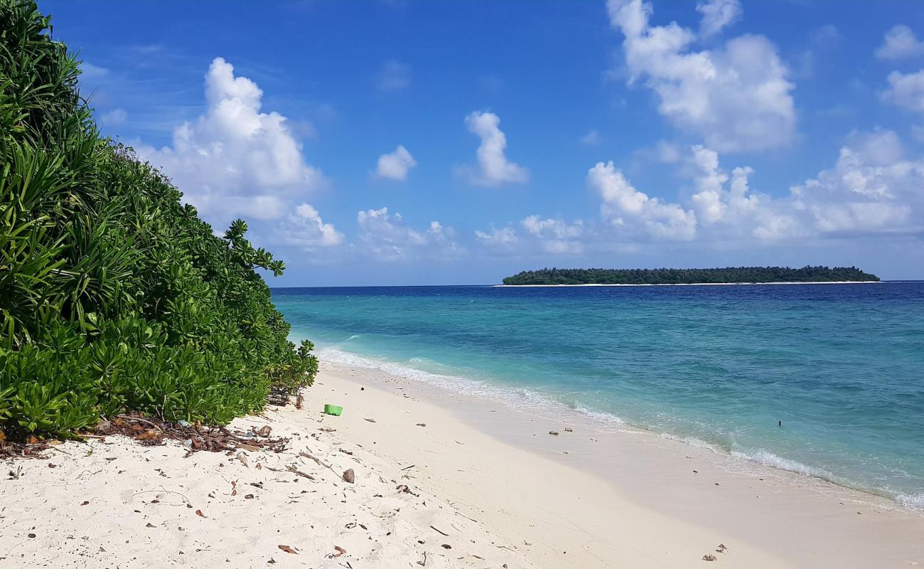 Photo de Hulhudhuffaaru Beach avec sable lumineux de surface