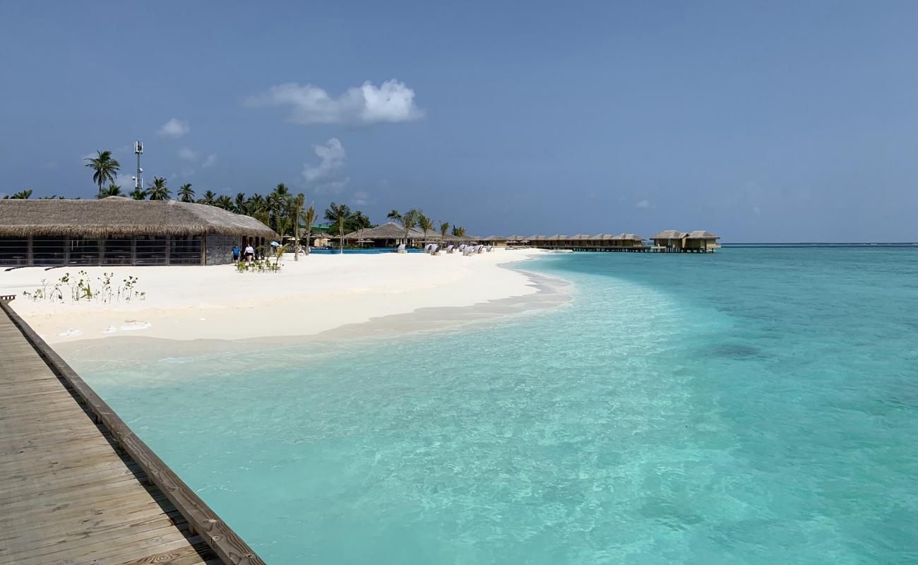 Photo de Plage d'Uthurumaafaru avec sable fin blanc de surface