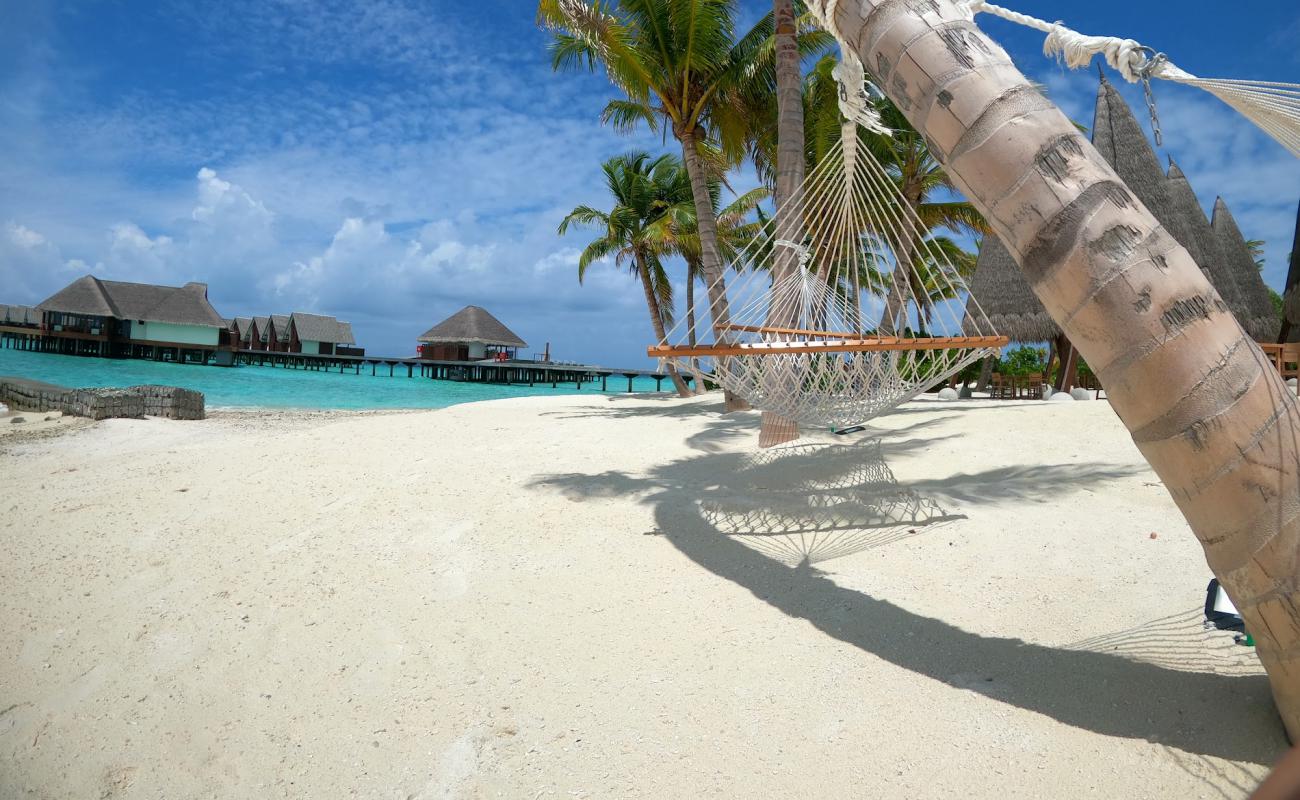 Photo de Plage de l'île d'Aarah avec sable blanc de surface
