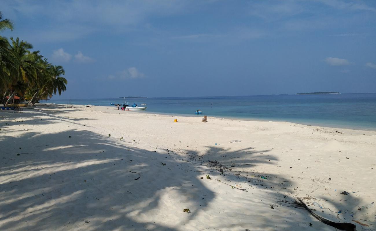 Photo de Meedhoo Island Beach avec sable lumineux de surface