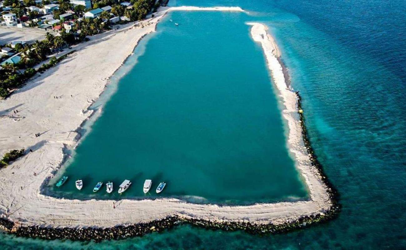 Photo de Maduvvari South Harbour avec sable lumineux de surface