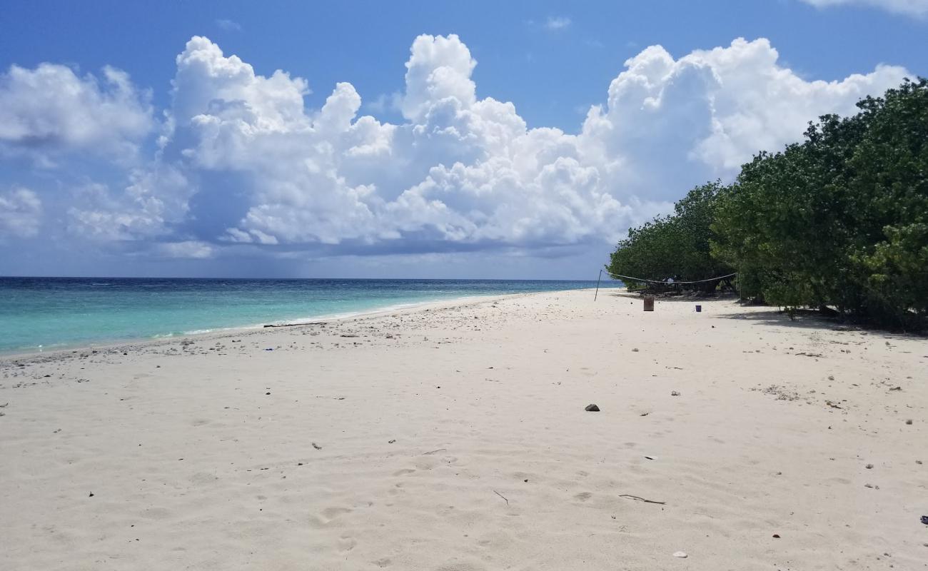 Photo de Velidhoo Beach avec sable blanc de surface