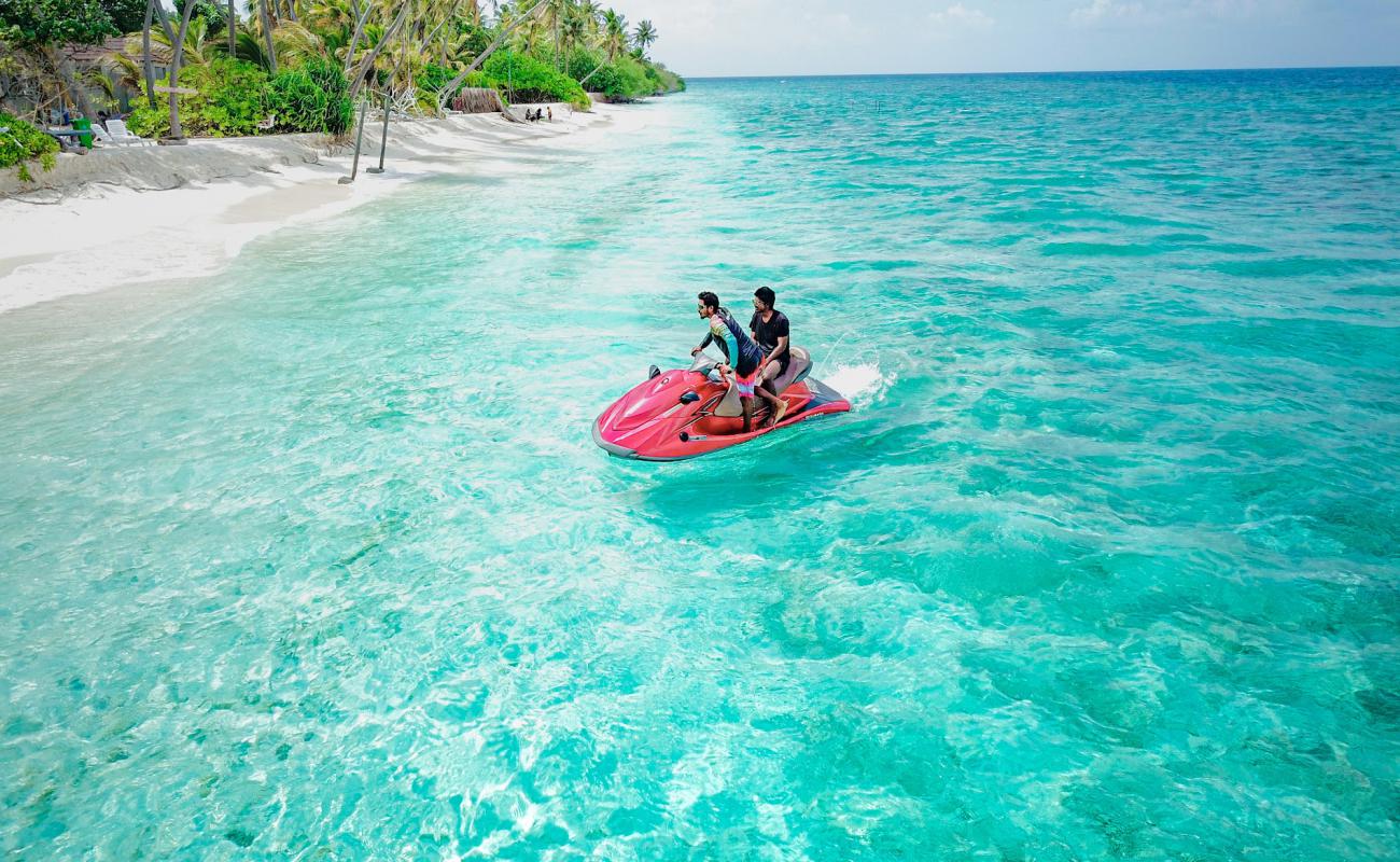 Photo de Fodhdhoo Beach avec sable blanc de surface