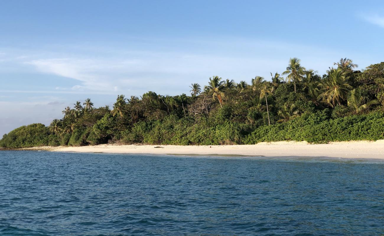 Photo de Tholhendhoo Beach avec sable blanc de surface
