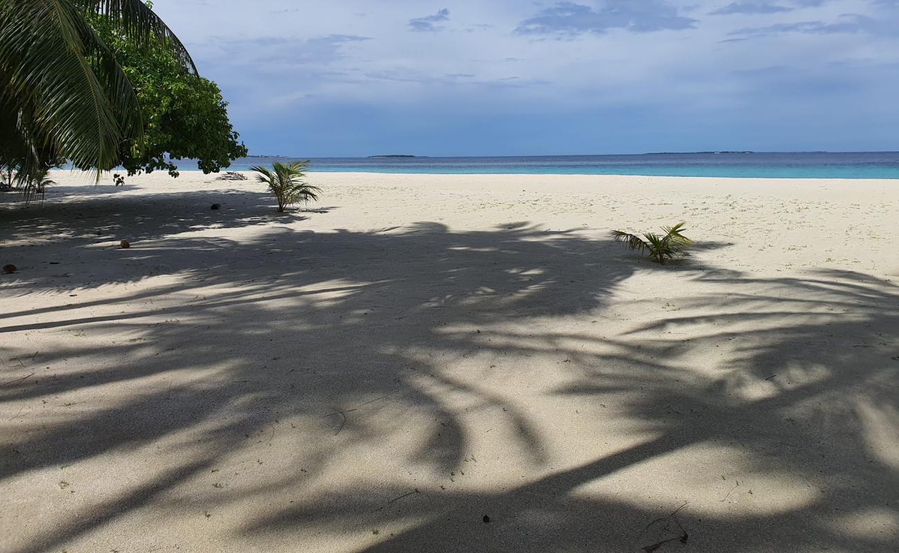 Photo de Raiy Nika Beach avec sable lumineux de surface