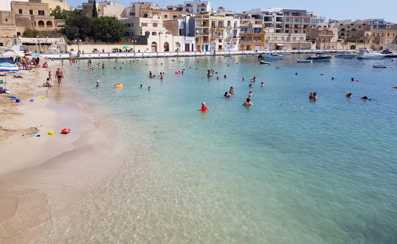 Photo de St George's Bay beach avec sable lumineux de surface