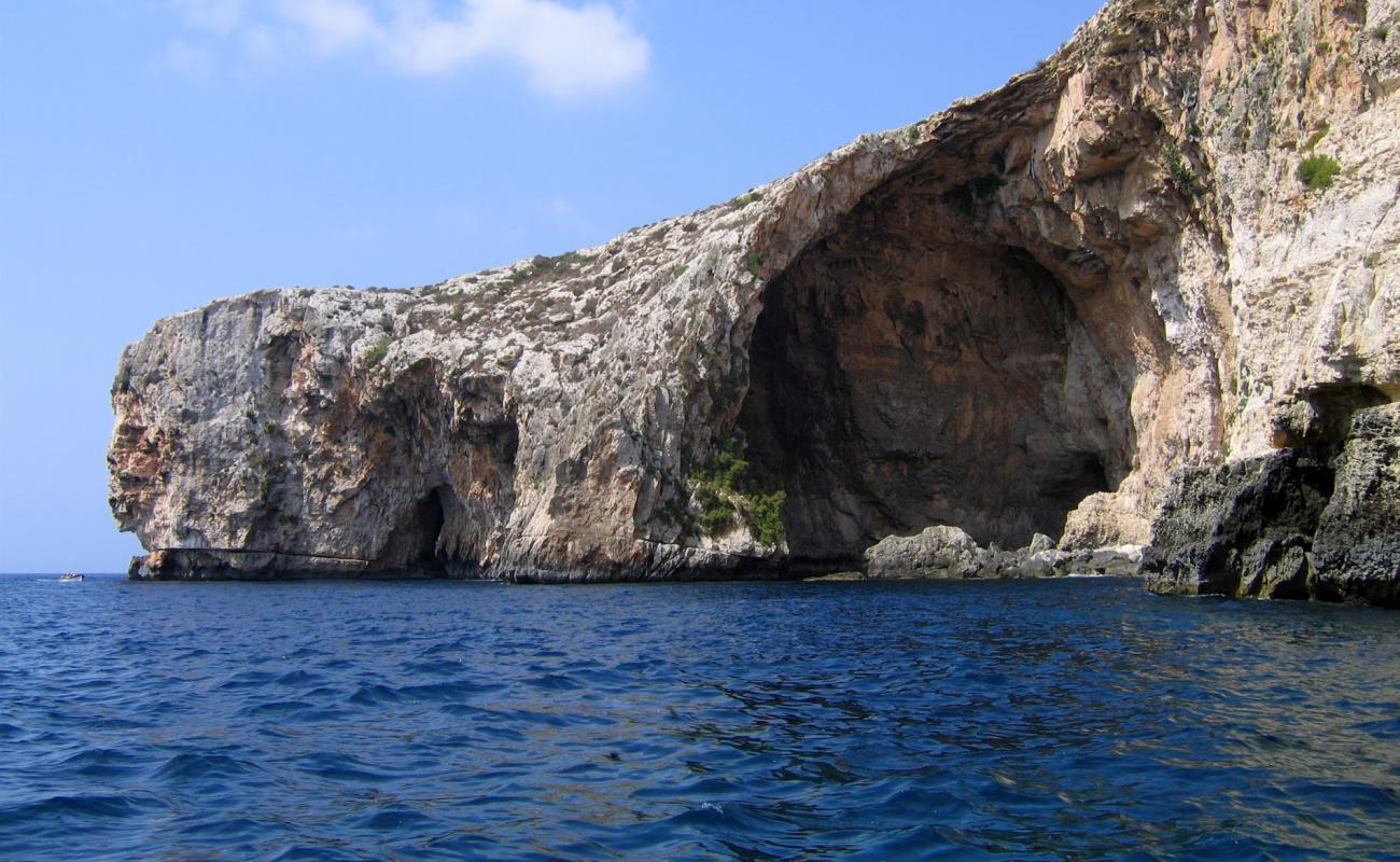 Photo de Blue Grotto beach avec roches de surface