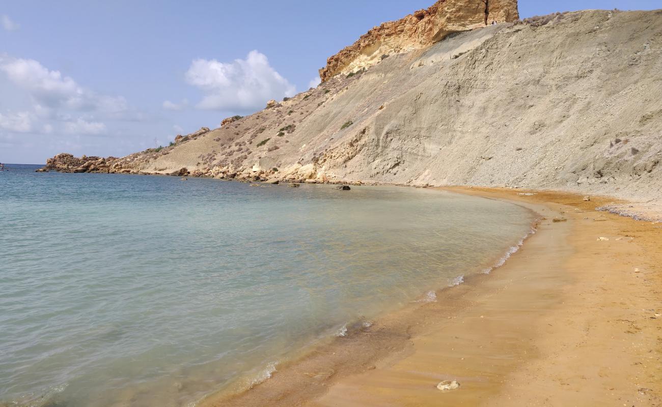 Photo de Qarraba Bay avec sable beige de surface
